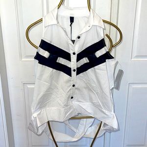 H4 NWT. buckle loop back top